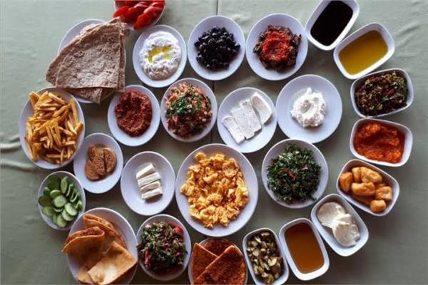 عسل النحل على مائدة السحور طاقة لليوم كله لك و لاطفالك.